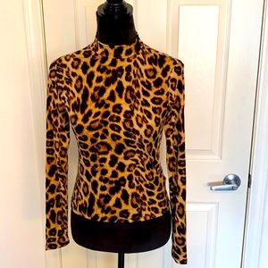 Forever 21 animal print crop pullover size M